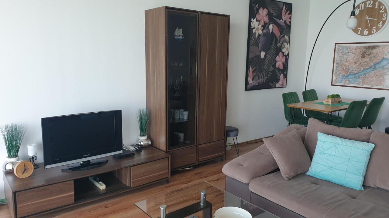 Golden Brown Apartment Сиофок Екстериор снимка
