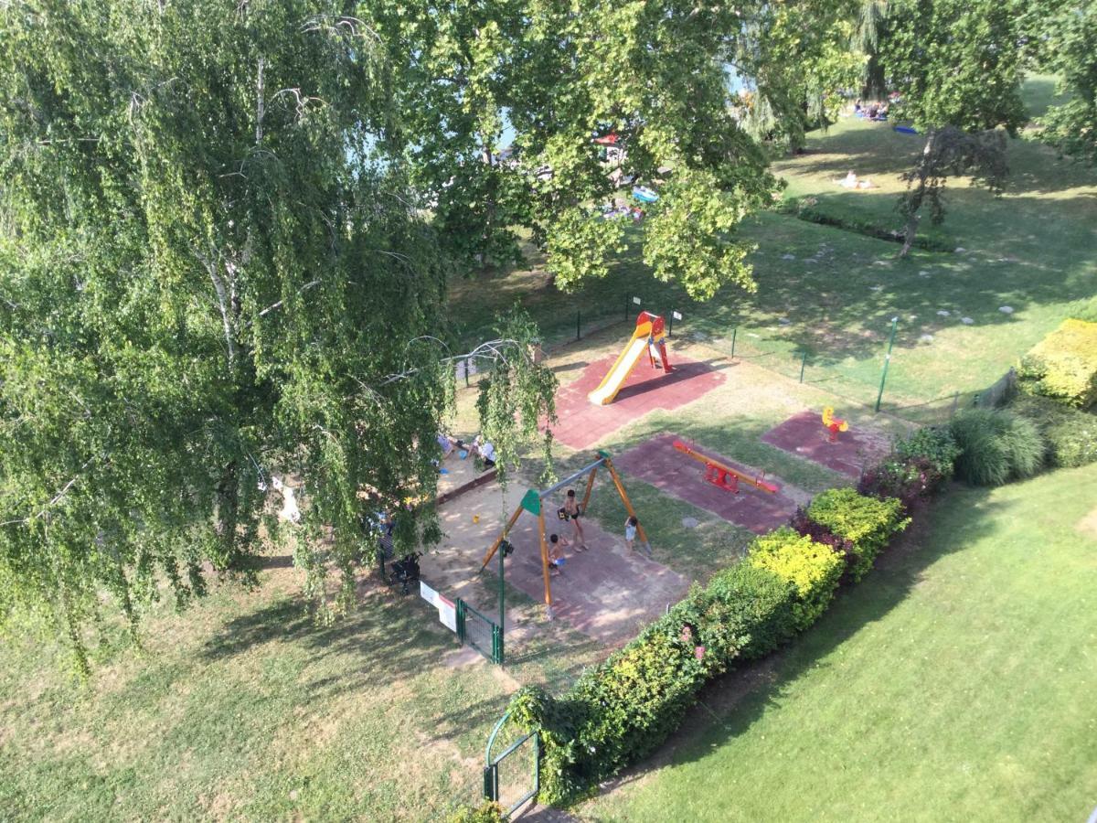 Golden Brown Apartment Сиофок Екстериор снимка
